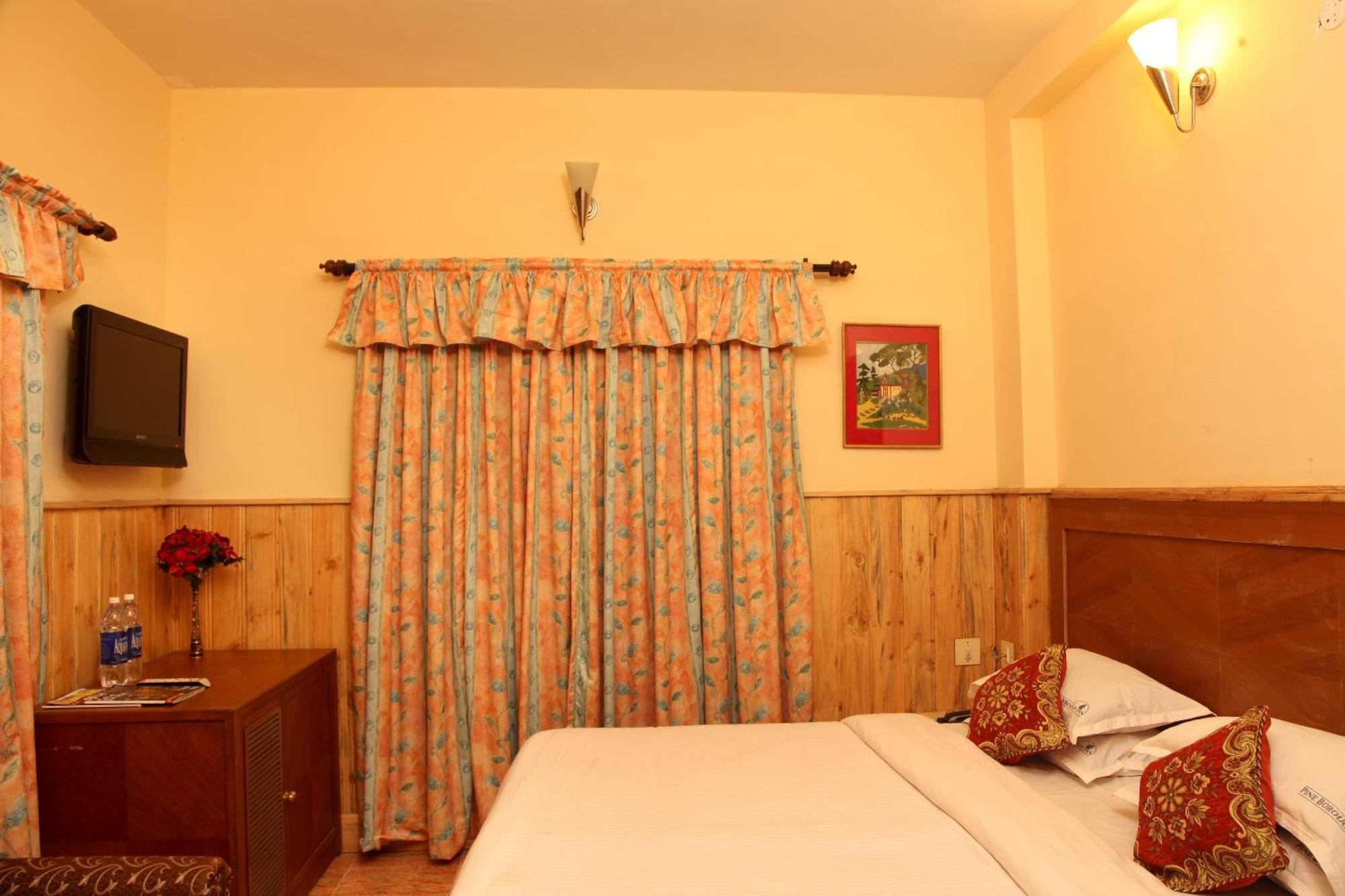 Pine Borough Inn 코다이카날 외부 사진